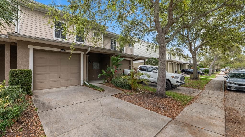 7910 BALLY MONEY Road, TAMPA, FL 33610 photo 3