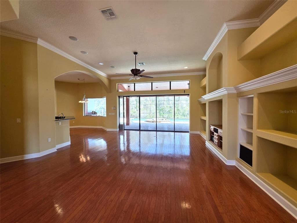 8421 CHARLESTON Drive, WEEKI WACHEE, FL 34613 photo 2