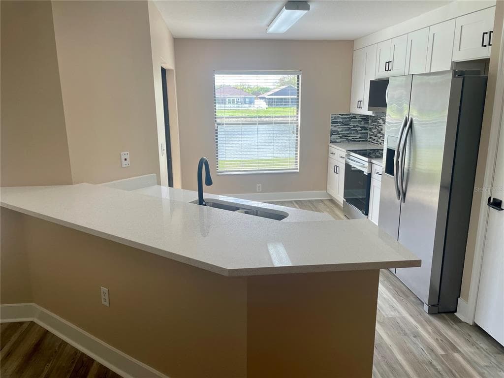 2634 EDGEWATER FALLS Drive, BRANDON, FL 33511 photo 2