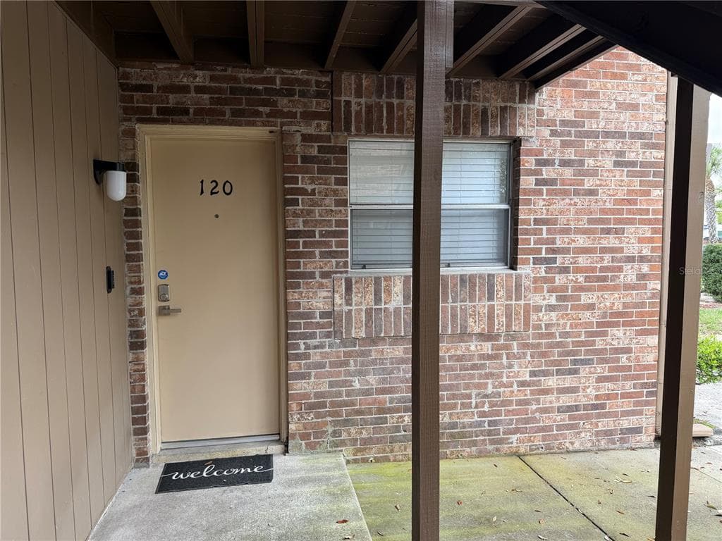 10485 CARROLLBROOK Circle Unit 120, TAMPA, FL 33618 photo 2