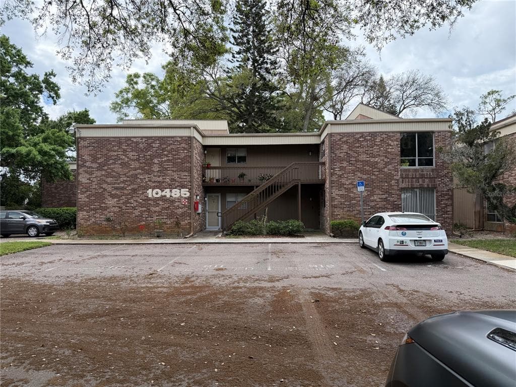 10485 CARROLLBROOK Circle Unit 120, TAMPA, FL 33618