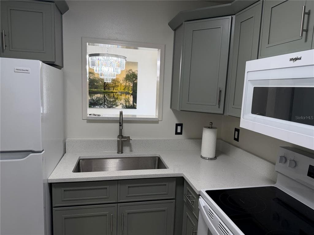 10485 CARROLLBROOK Circle Unit 120, TAMPA, FL 33618 photo 4