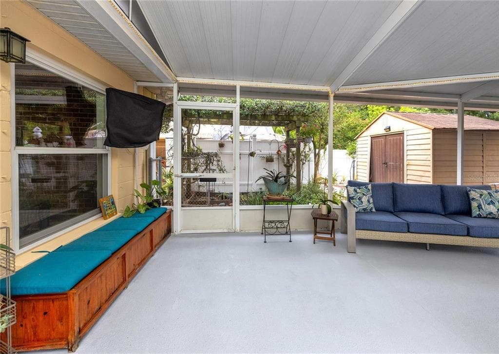 6412 WOODLYNNE Avenue, TAMPA, FL 33614 photo 2