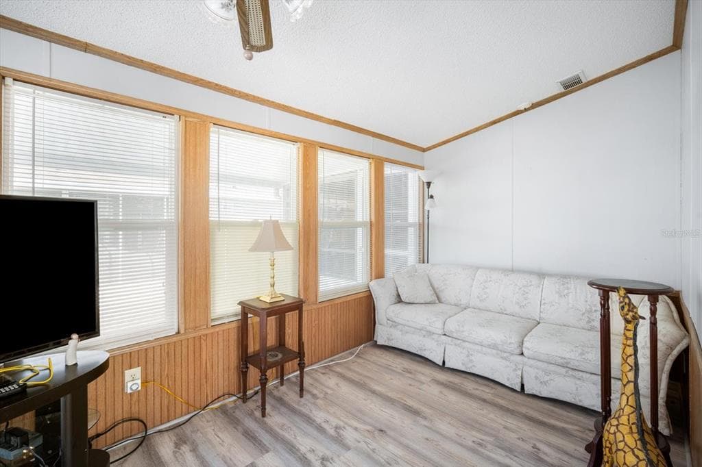 35045 CYNTHIA Avenue, ZEPHYRHILLS, FL 33541 photo 4