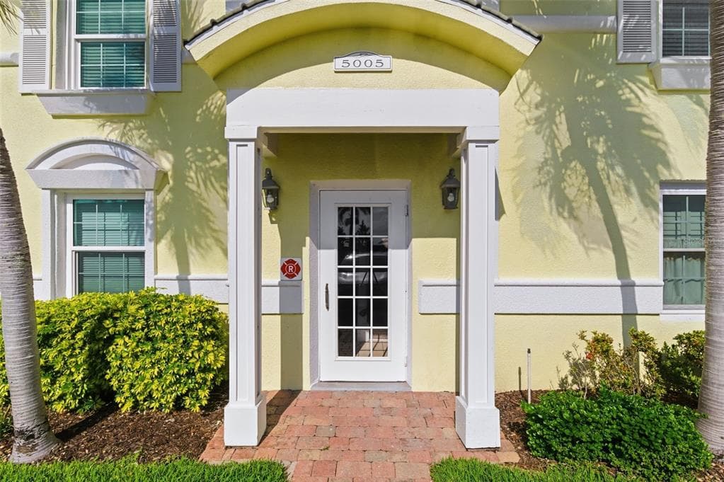 5005 COQUINA KEY DRIVE, Unit# E, ST PETERSBURG, FL, 33705 photo 2