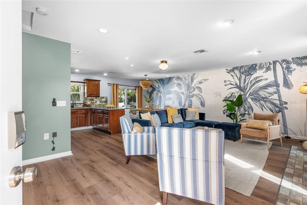 8580 139TH LANE, SEMINOLE, FL, 33776 photo 4