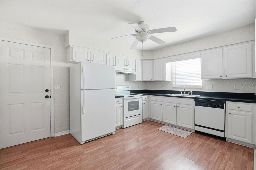 37443 REDBERRY COURT, ZEPHYRHILLS, FL, 33542 photo 4