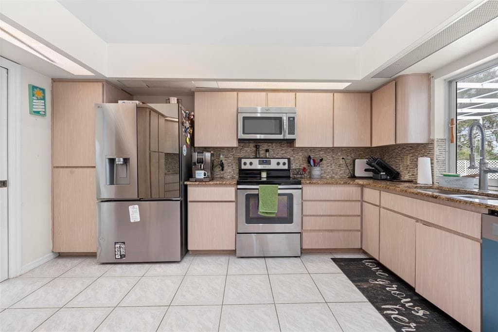 348 FLORIAN WAY, SPRING HILL, FL, 34609 photo 4