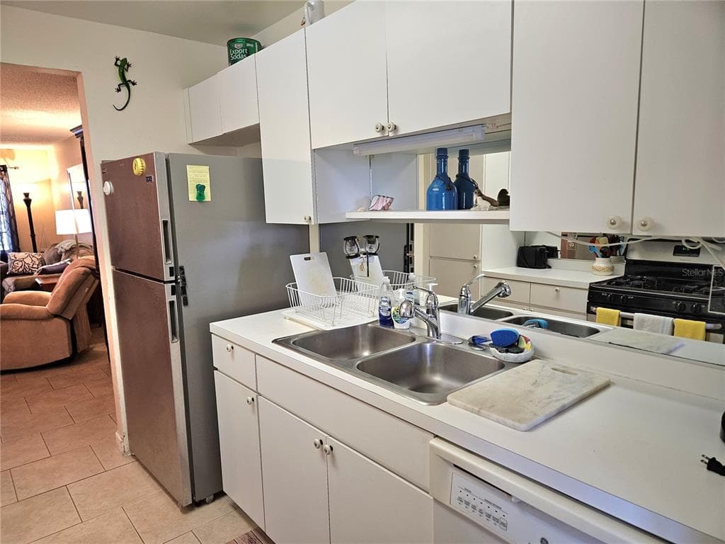 10037 62ND TERRACE, Unit# 9, ST PETERSBURG, FL, 33708 photo 2