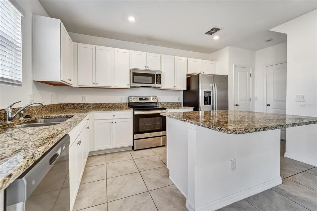 6803 BRANHAM MILL COURT, ZEPHYRHILLS, FL, 33542 photo 4