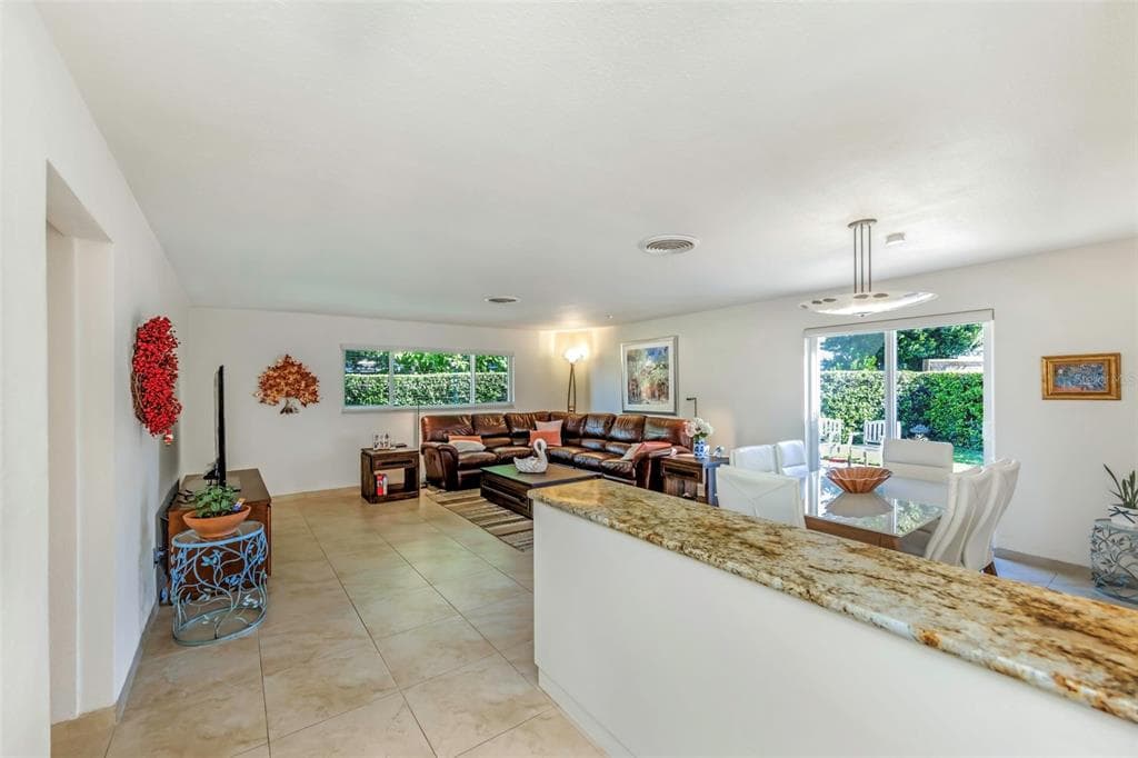 6613 FLAMINGO WAY, ST PETERSBURG, FL, 33707 photo 4