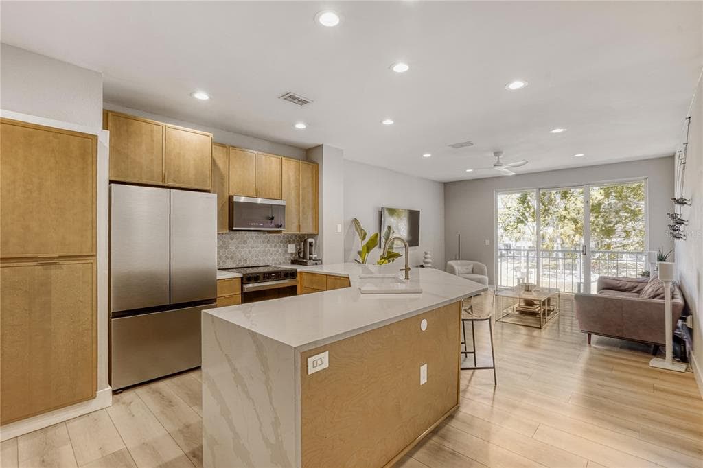 636 ARBOR LAKE LANE, TAMPA, FL, 33602 photo 3