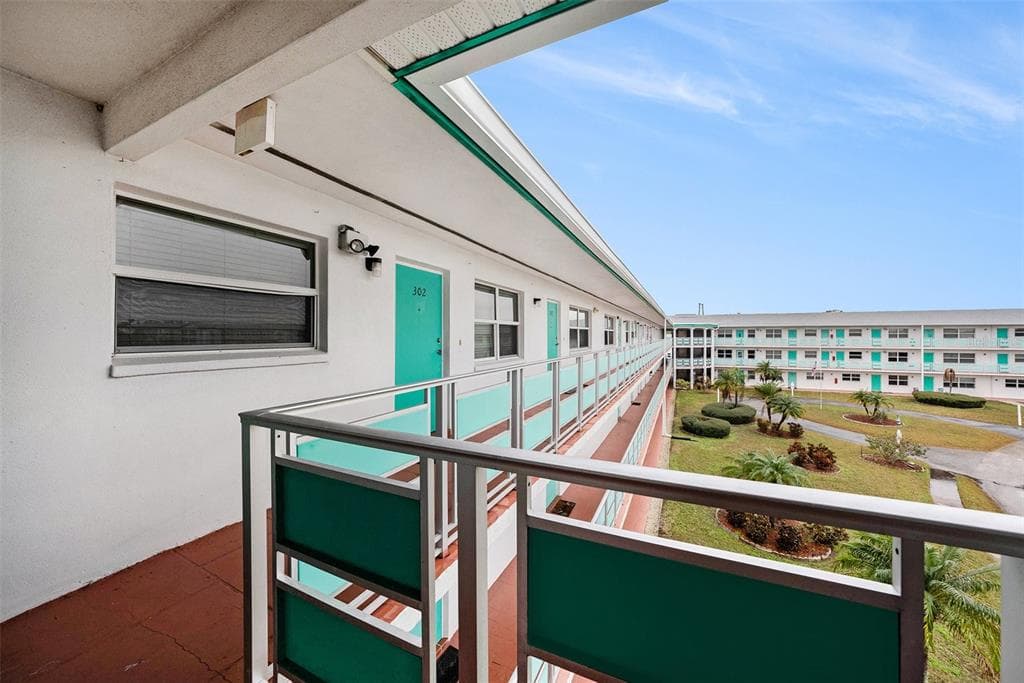 1950 59TH AVENUE, Unit# 302, ST PETERSBURG, FL, 33714 photo 2