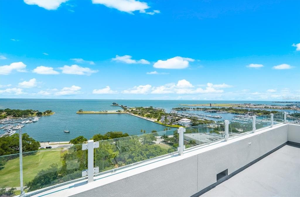 176 4th Avenue NE, Unit 201, St Petersburg, FL, 33701