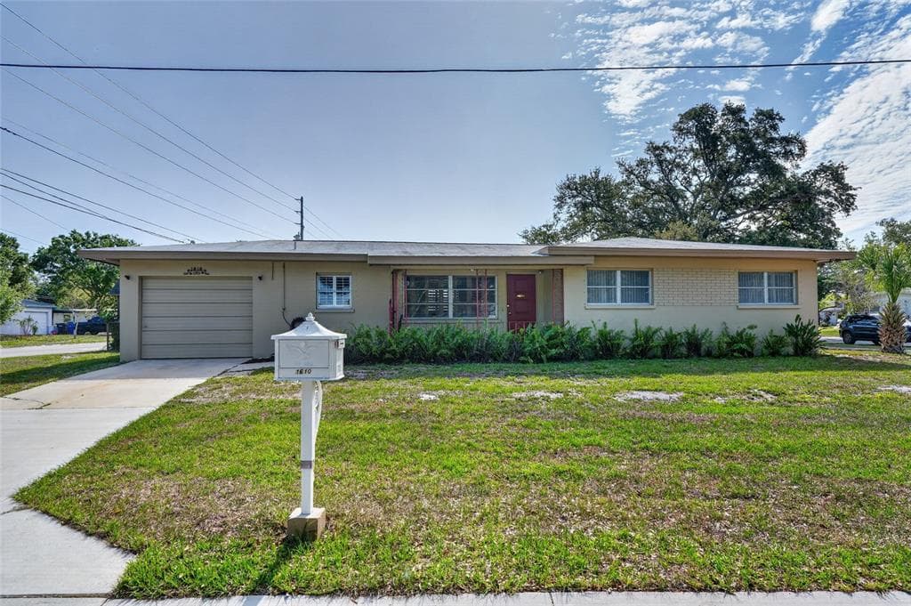 1610 Valencia Drive W, Largo, FL, 33778