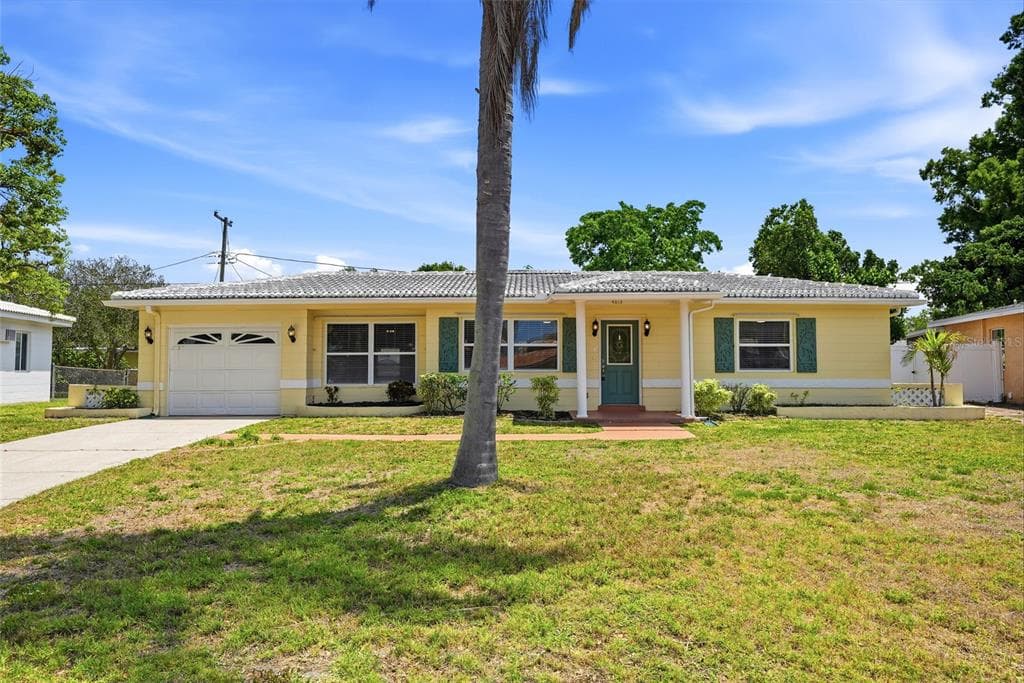 4813 Lake Charles Drive N, Kenneth City, FL, 33709