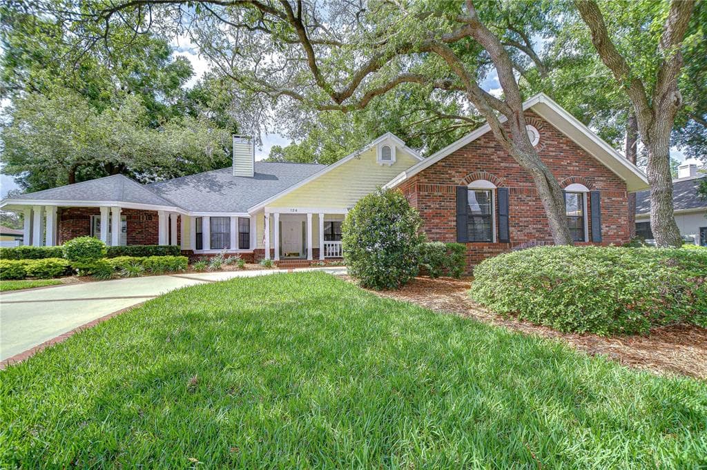 124 BARRINGTON DRIVE, BRANDON, FL 33511