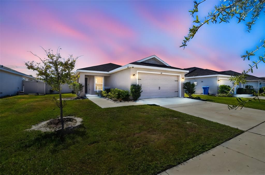 114 EAGLE SUMMIT Drive, RUSKIN, FL 33570 photo 2