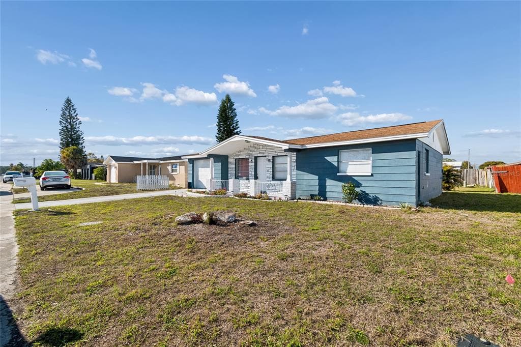 3347 ROXBURY Drive, HOLIDAY, FL 34691 photo 3