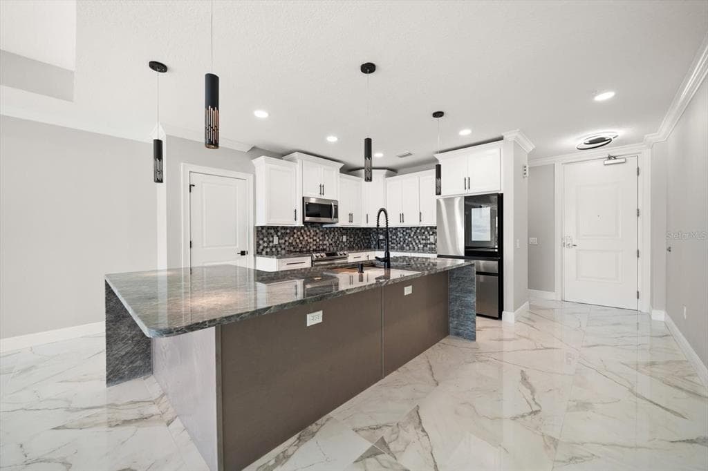 211 DOLPHIN POINT, Unit# 403, CLEARWATER BEACH, FL, 33767 photo 5