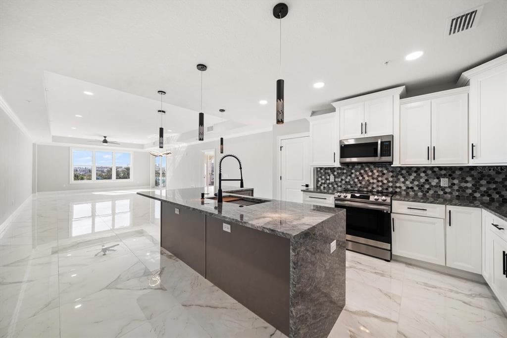 211 DOLPHIN POINT, Unit# 403, CLEARWATER BEACH, FL, 33767 photo 4