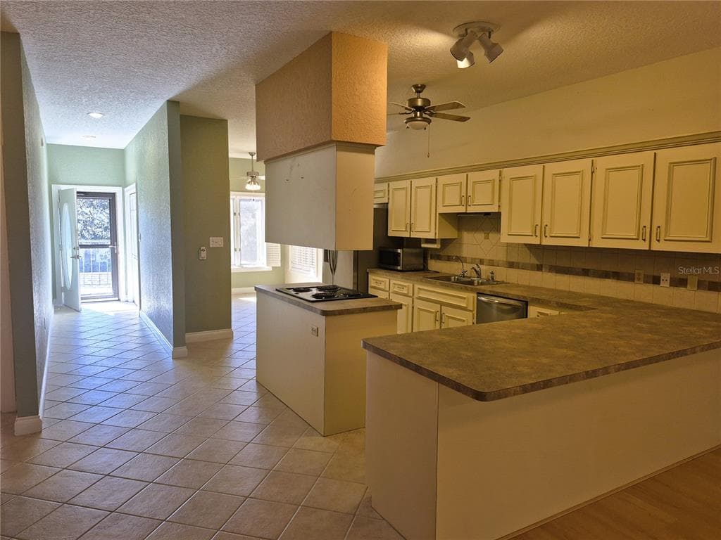 7032 RIVER RUN BOULEVARD, WEEKI WACHEE, FL 34607 photo 4