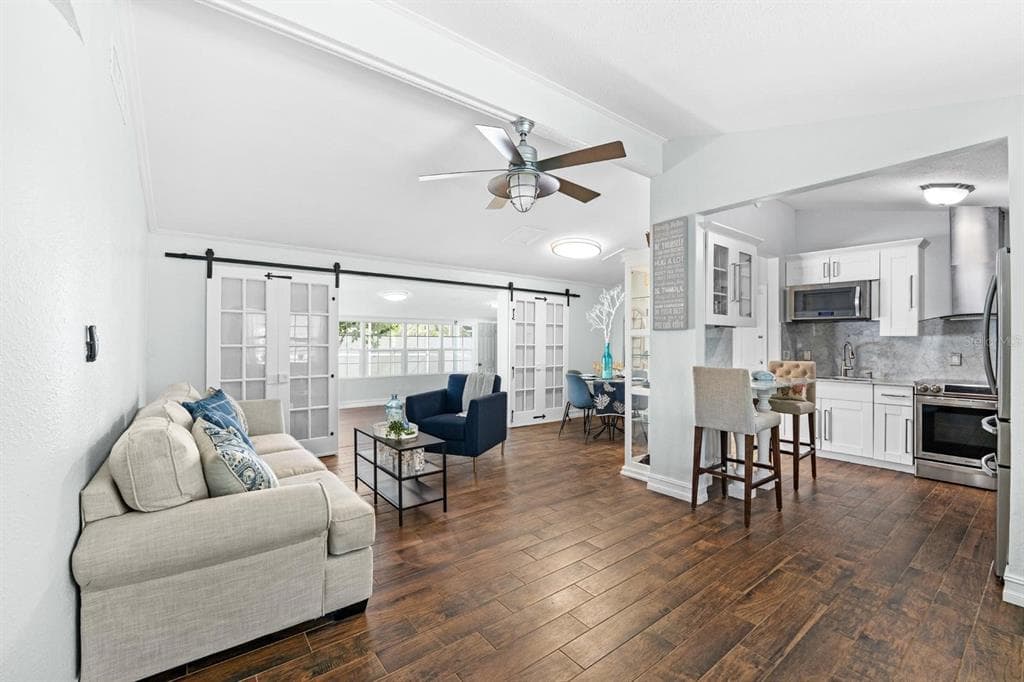 8644 MAY Circle, TAMPA, FL 33614 photo 3