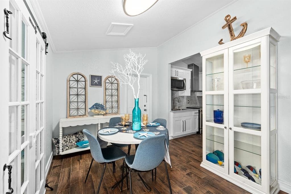 8644 MAY Circle, TAMPA, FL 33614 photo 5