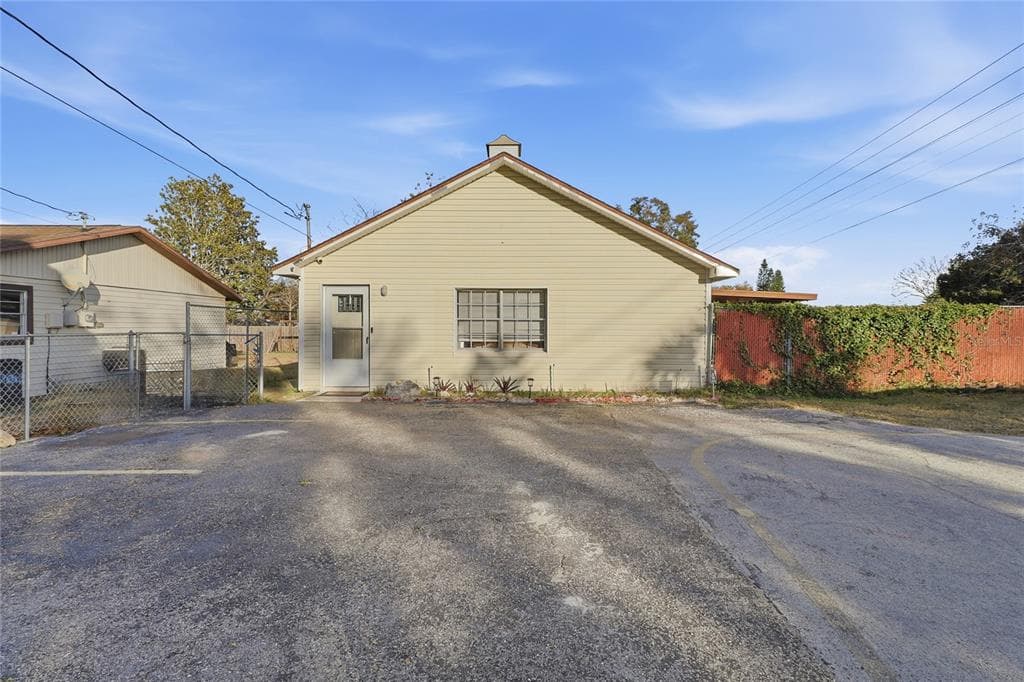 11004 MARTHA Avenue, PORT RICHEY, FL 34668 photo 2