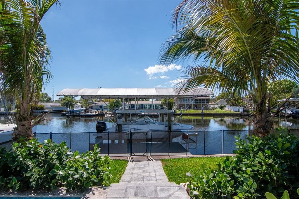 372 WESTWINDS Drive, PALM HARBOR, FL 34683 photo 3