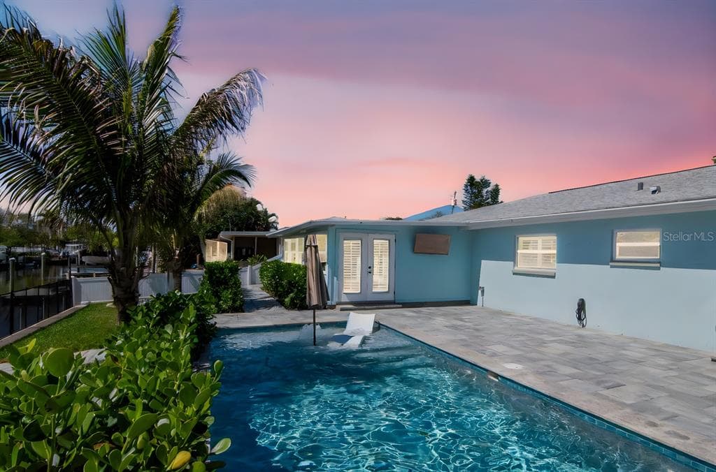 372 WESTWINDS Drive, PALM HARBOR, FL 34683 photo 4