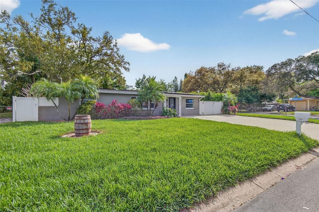 2846 HUNTINGTON Drive, LARGO, FL 33771 photo 2