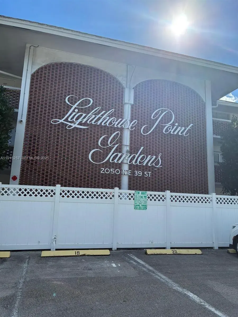2050 NE 39th Street 311 North, Lighthouse Point, FL 33064