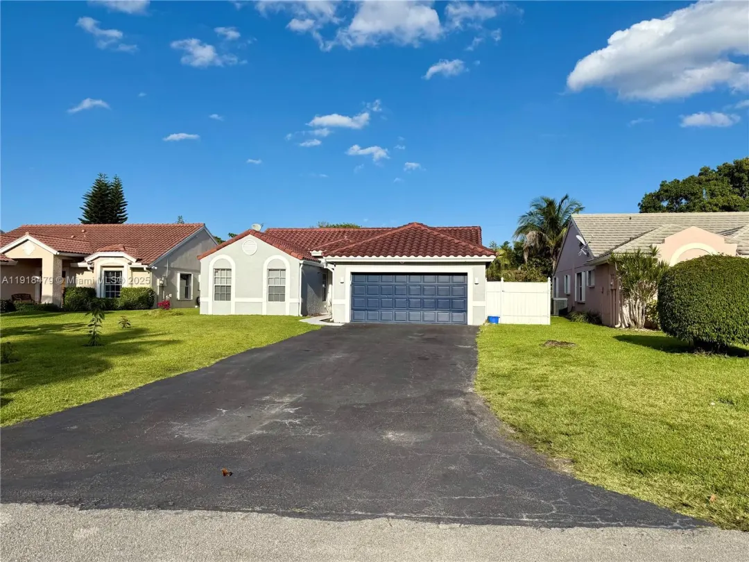 1060 New Parkview Place, Haverhill, FL 33417