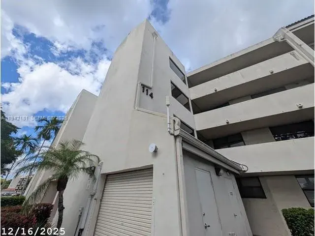114 Lake Emerald Drive 104, Oakland Park, FL 33309