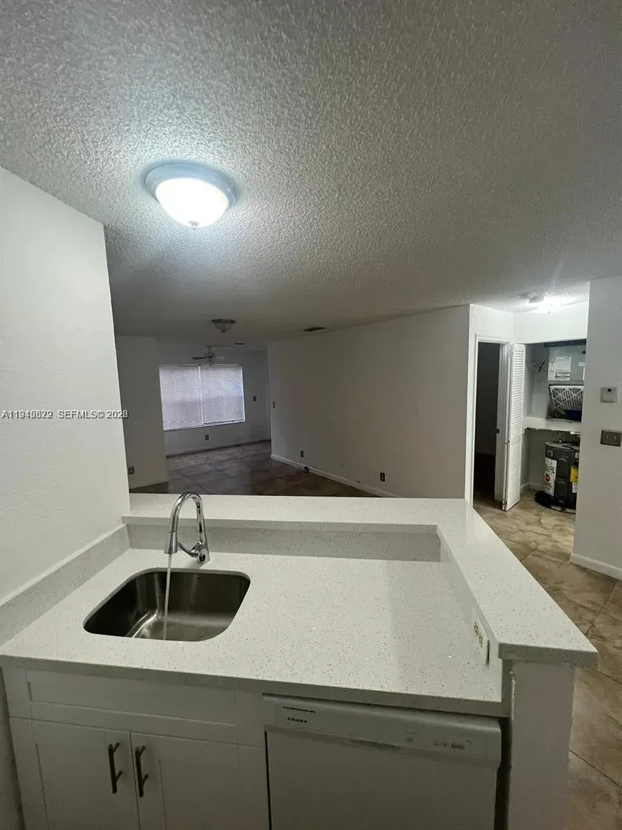 3460 N Pinewalk Drive N, Unit 315, Margate, FL, 33063