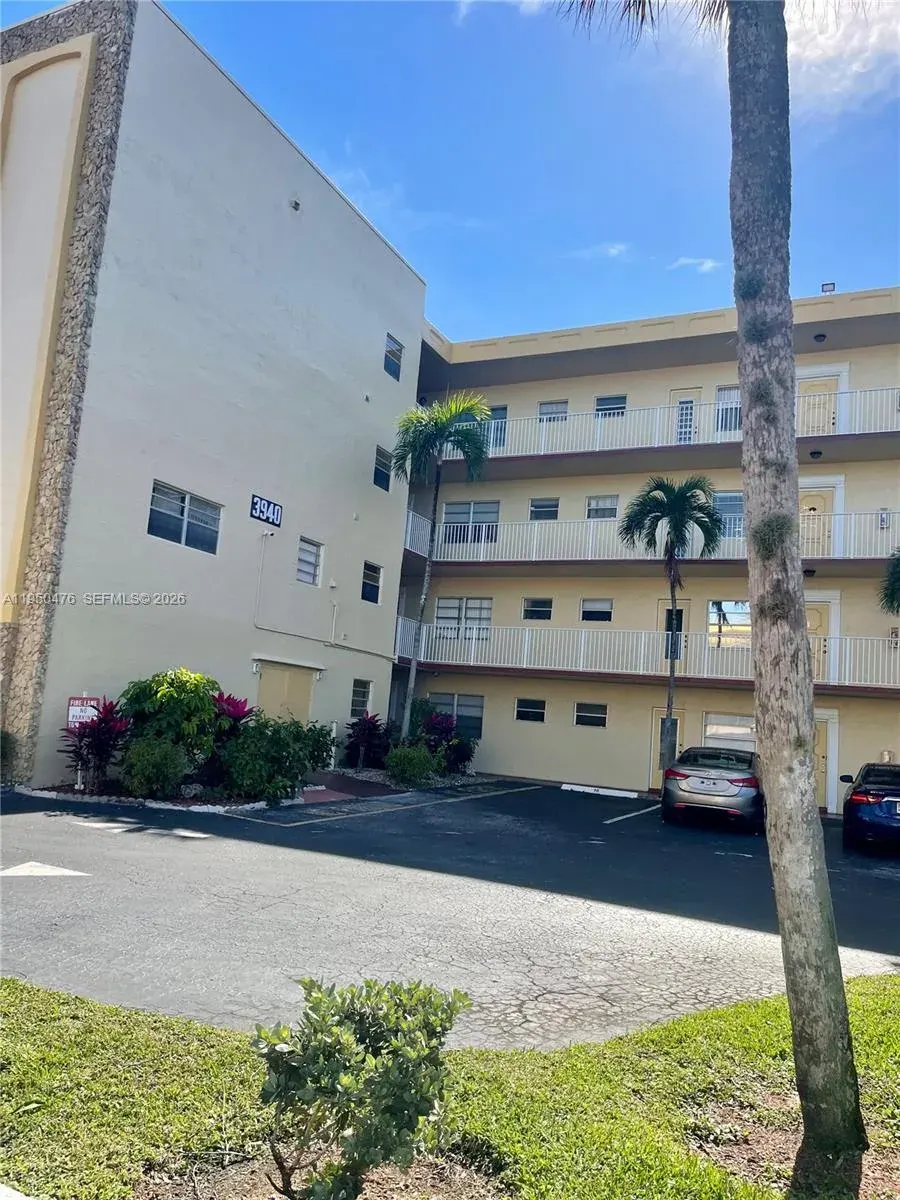 3940 NW 42nd Avenue, Unit 319, Lauderdale Lakes, FL, 33319