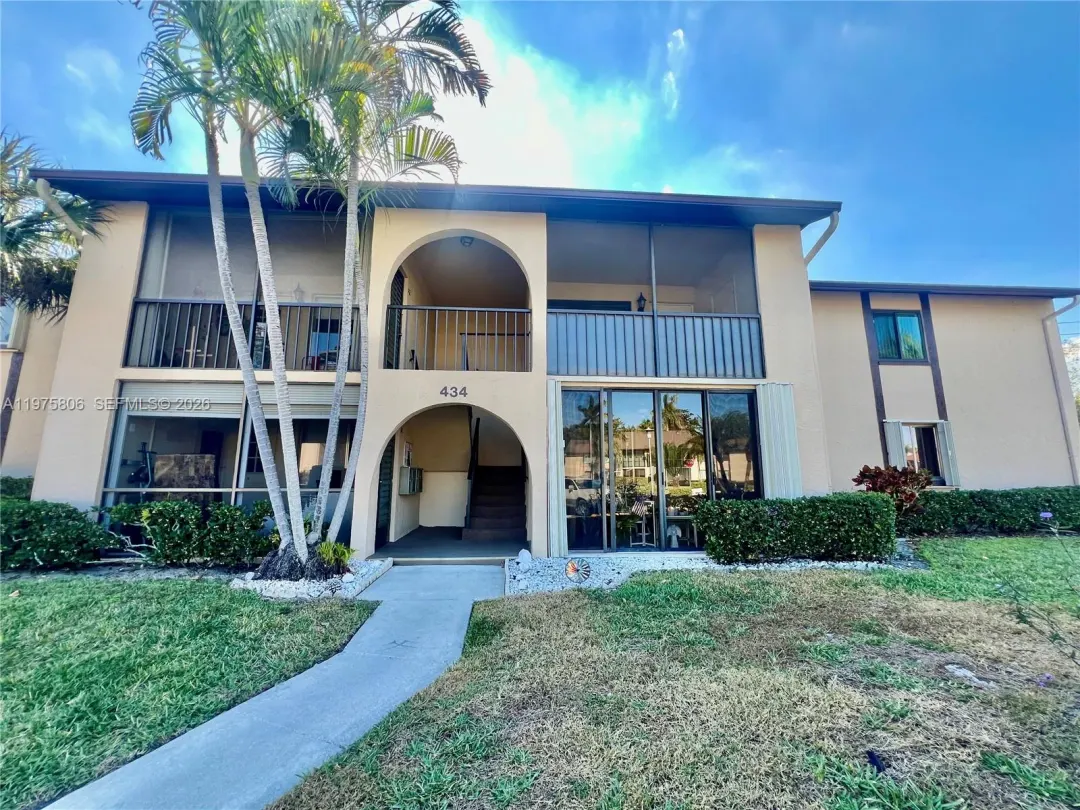 434 Pine Glen Lane A-1, Greenacres, FL 33463