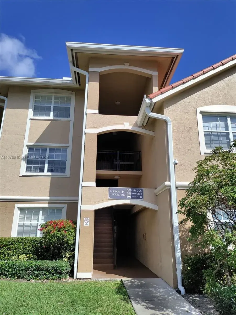 215 SW 117th Terrace 14205, Pembroke Pines, FL 33025