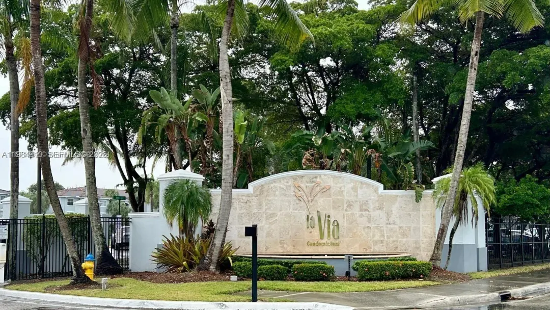 155 NW 96th Terrace, Unit 2-201, Pembroke Pines, FL, 33024