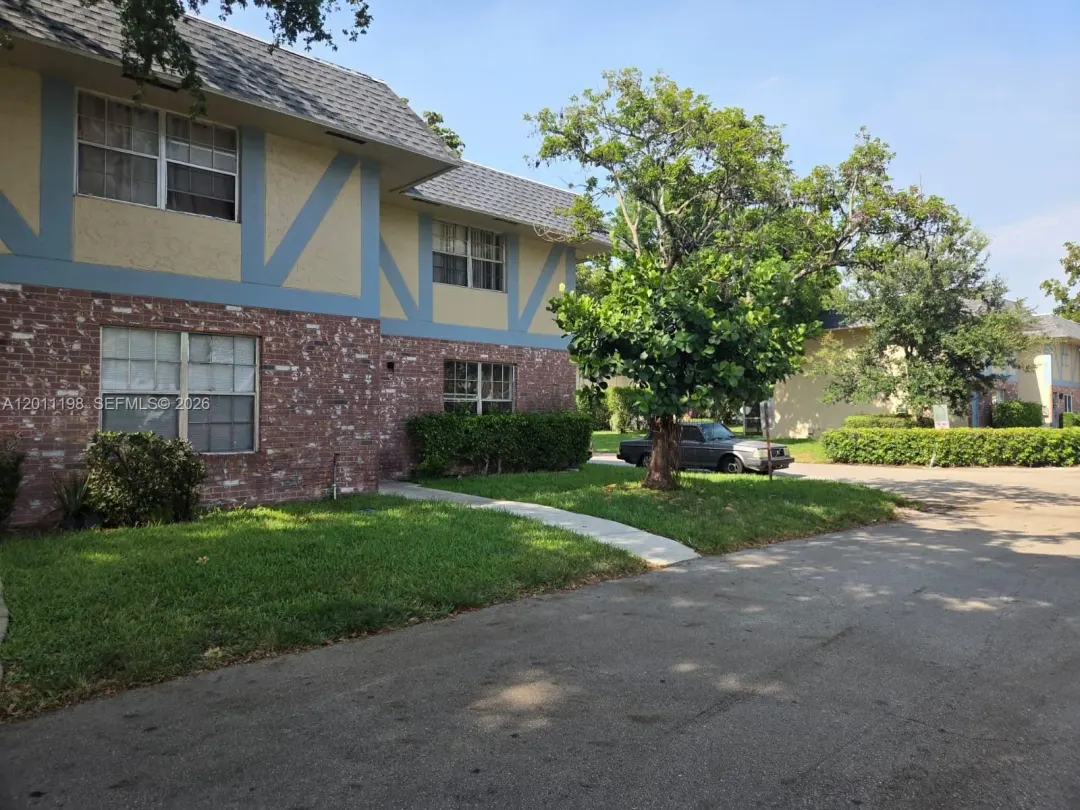 7505 Kimberly Boulevard, Unit 122, North Lauderdale, FL, 33068