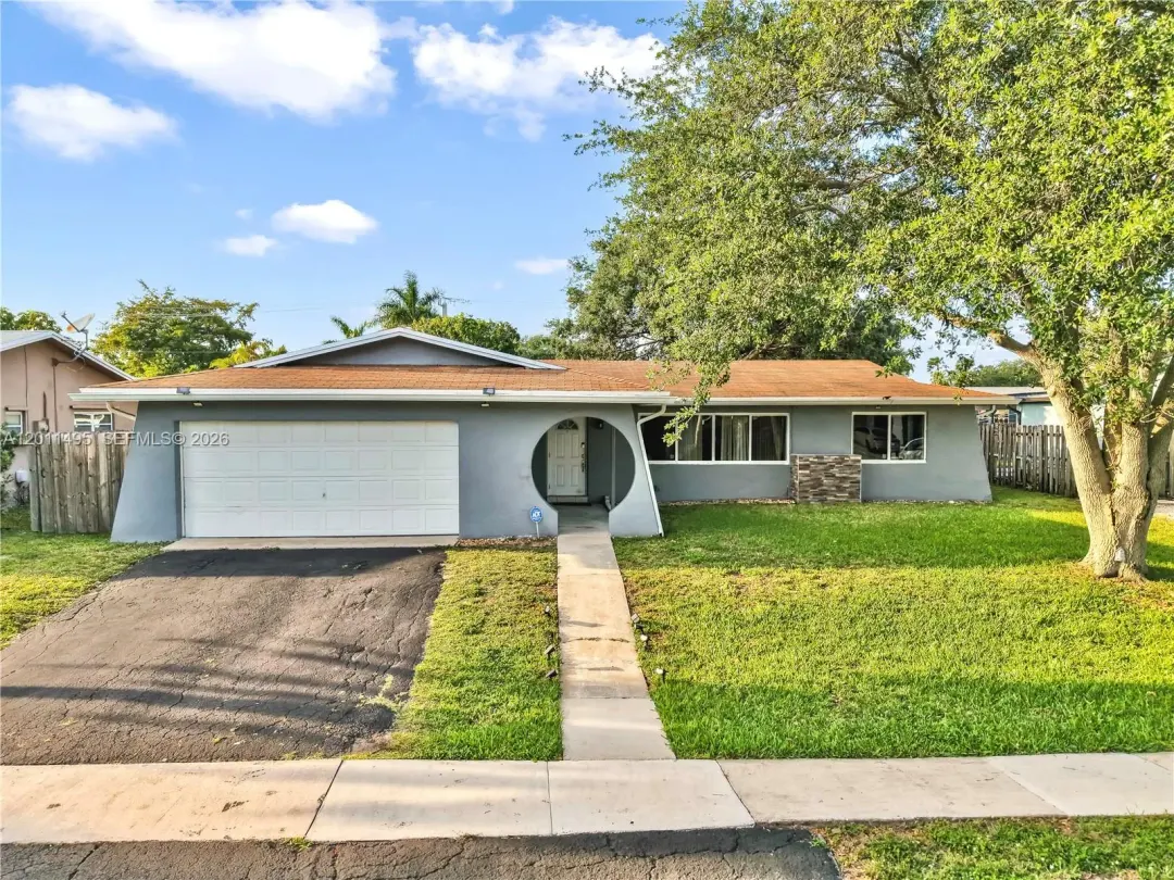 9511 NW 8th Street, Pembroke Pines, FL 33024