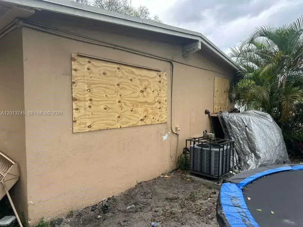 3910 SW 34th Avenue, West Park, FL 33023