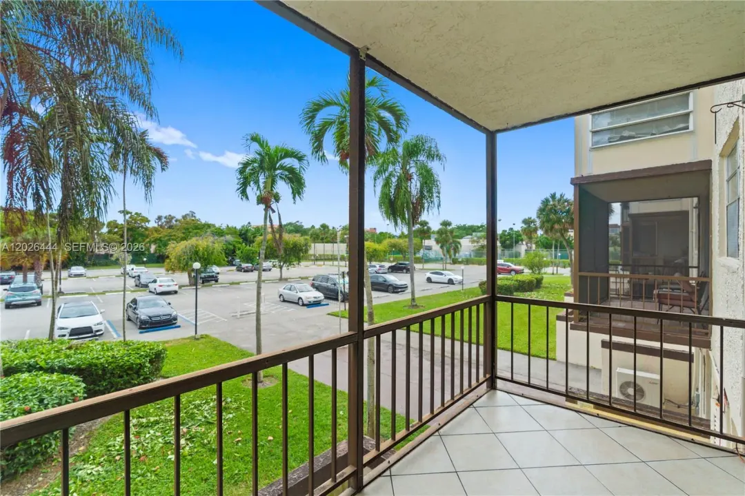 7100 NW 17th Street 219, Plantation, FL 33313