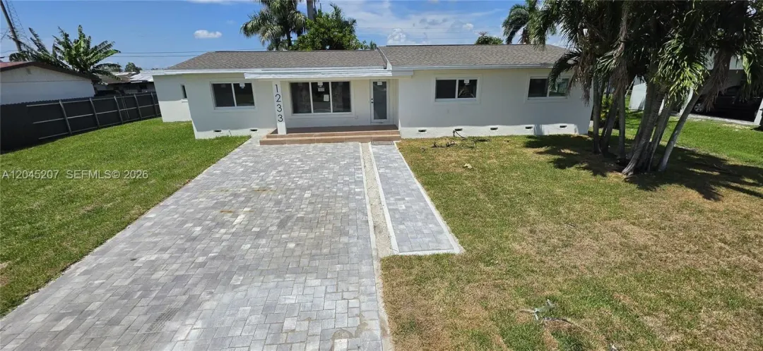 1233 SW Avenue C Place, Belle Glade, FL 33430