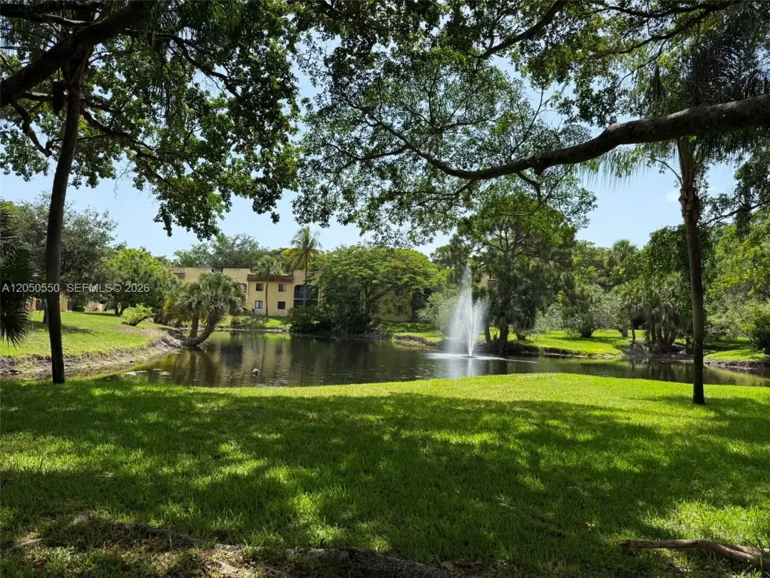 900 SW 9th Street Circle 103, Boca Raton, FL 33486