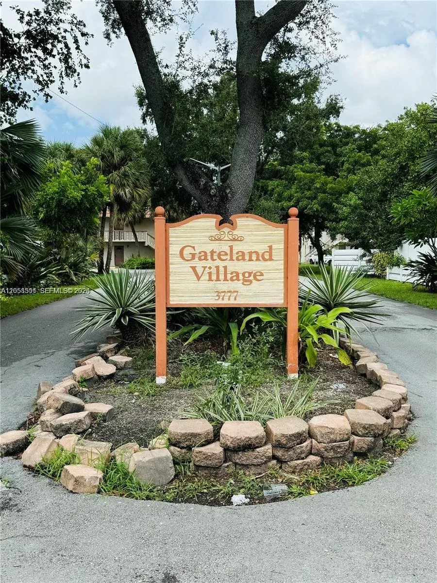3777 NW 78th Avenue 8e, Davie, FL 33024