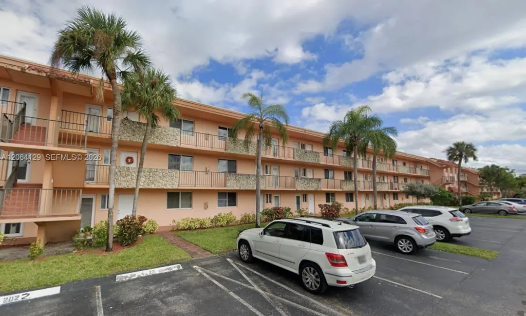 5950 Del Lago Circle, Unit 201, Sunrise, FL, 33313