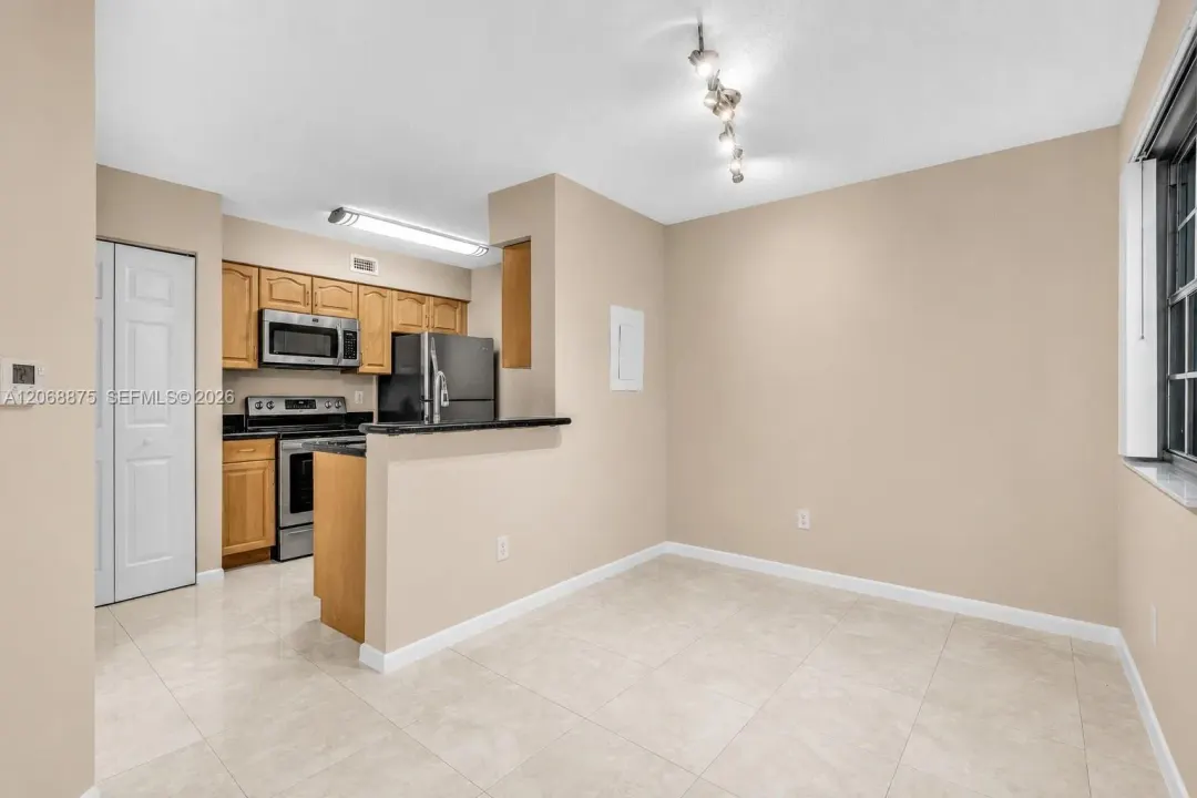 2880 N Oakland Forest Drive 110, Oakland Park, FL 33309
