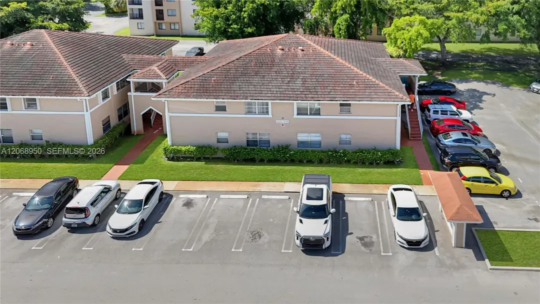 10168 Twin Lakes Drive, Unit 13-a, Coral Springs, FL, 33071